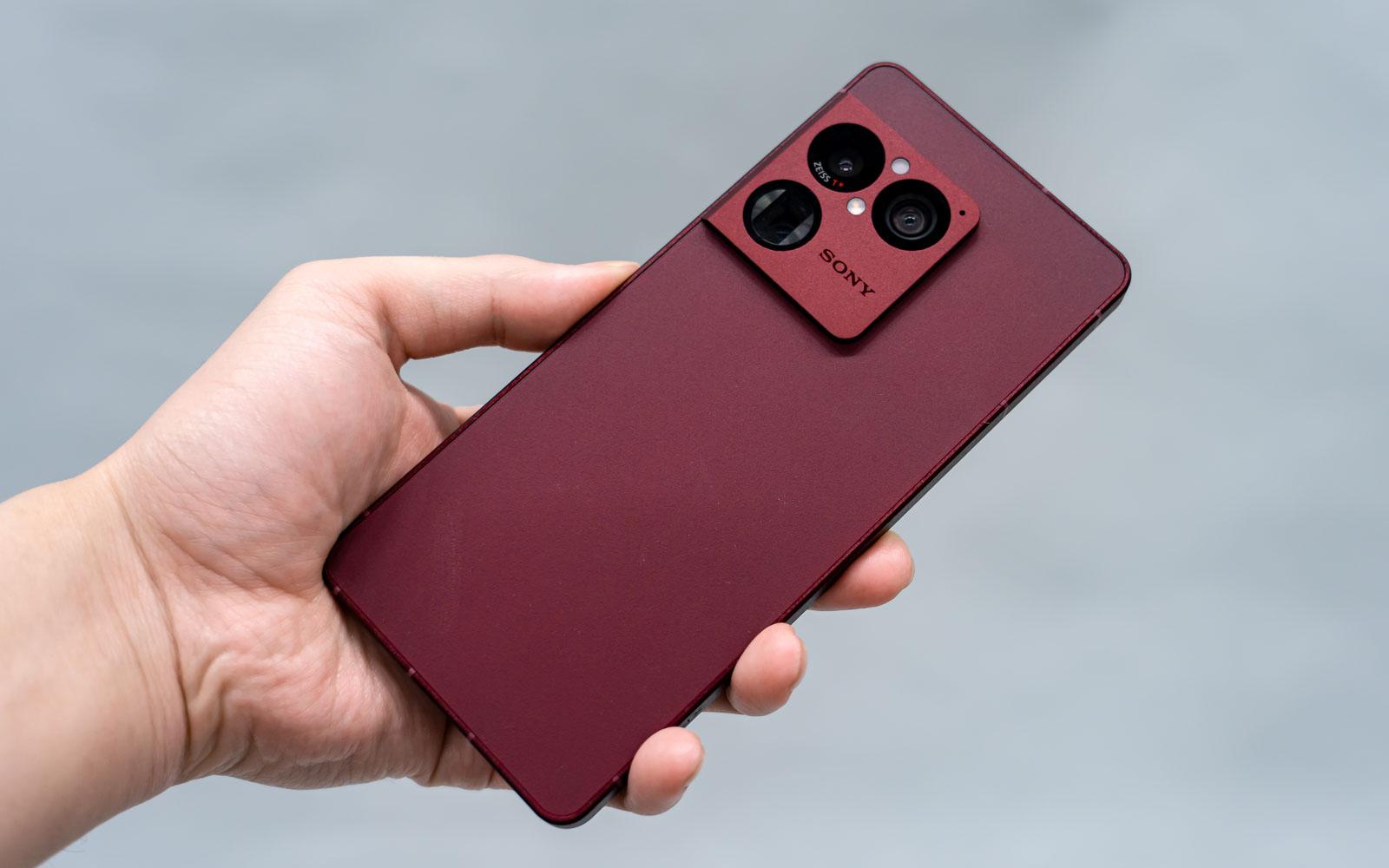 ソニー新型スマホ「Xperia 1 VIII」発表。望遠カメラ強化と背面