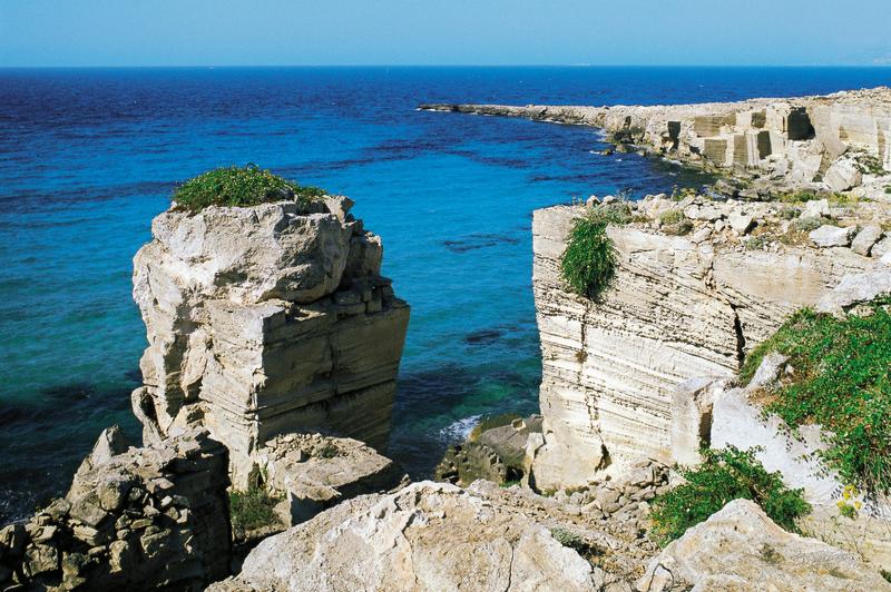 ロケ地となったシチリア近郊のファヴィニャーナ島