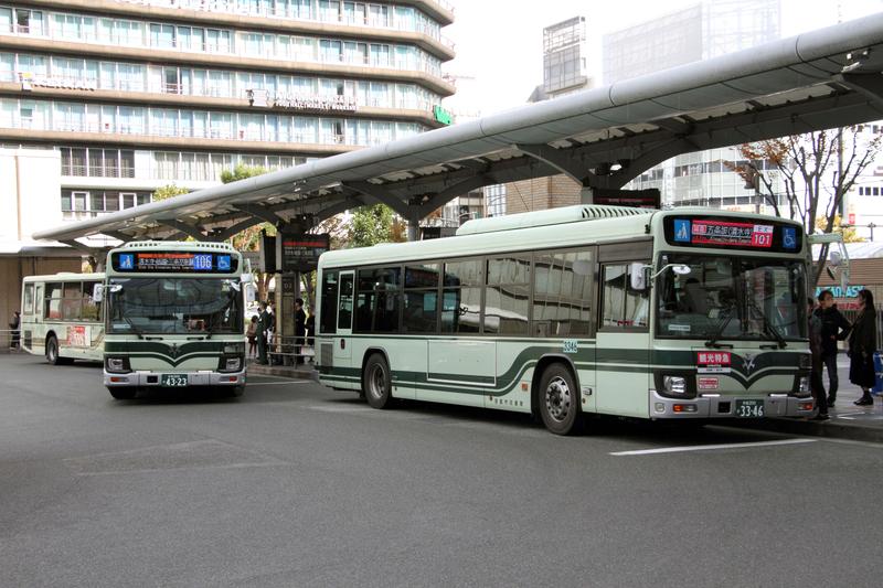 京都市営バスの車両。