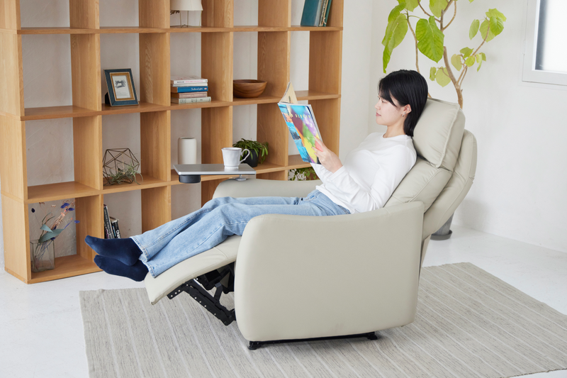家中の「座る」は、この一脚におまかせあれ！リクライニングソファが