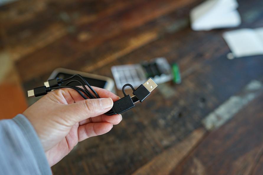 使い捨てじゃない乾電池。最大1,000回繰り返し使えて、専用の充電
