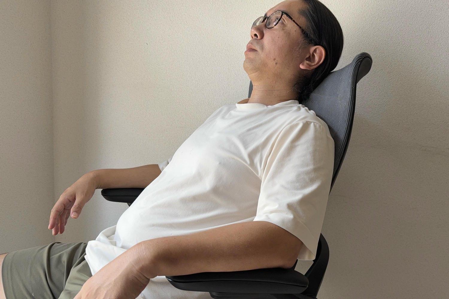 座る」と「寝る」を1台で。フットレスト付きの椅子を1日使って見えた