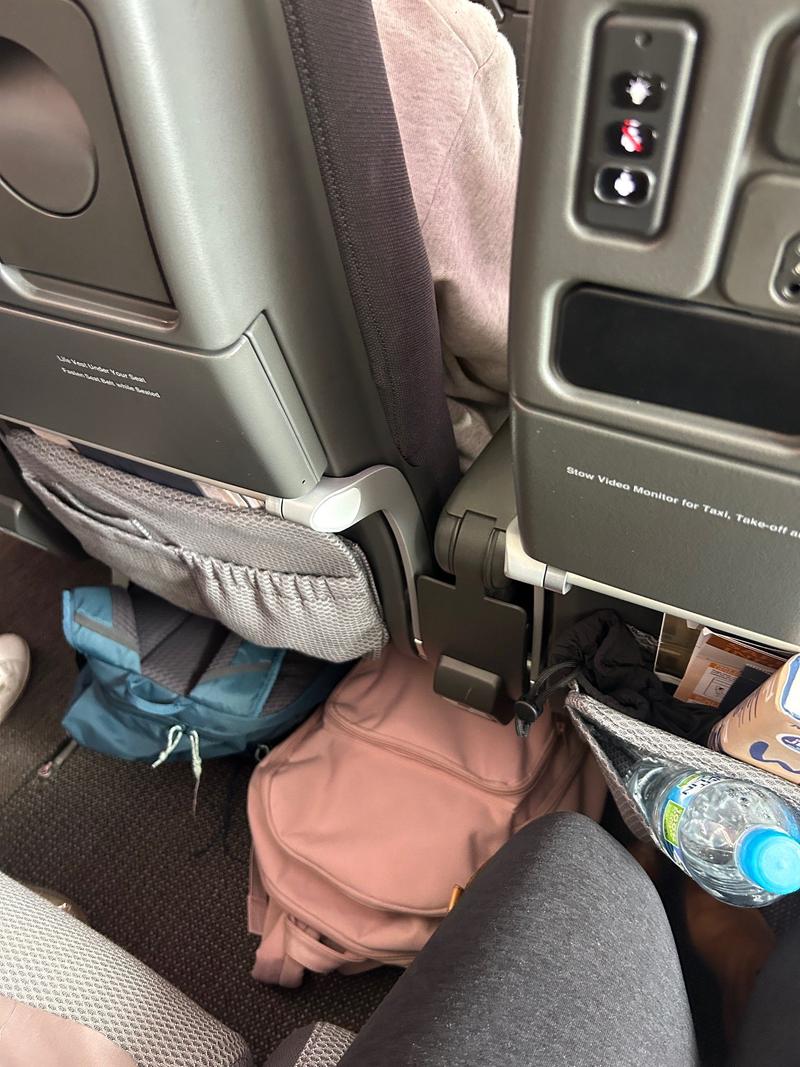 Singapore Airlines seat space