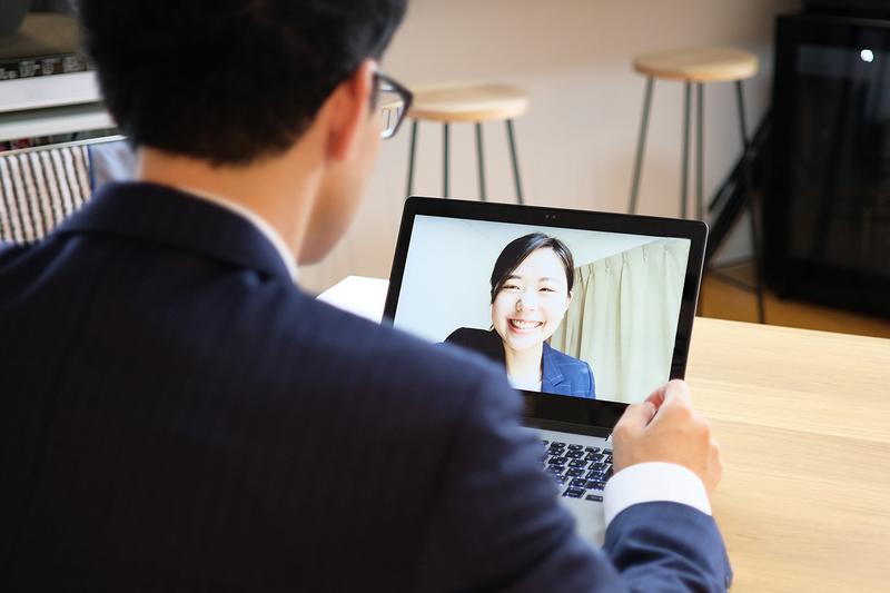 エージェントとはオンライン面談やLINEなどで連絡を取り合う。