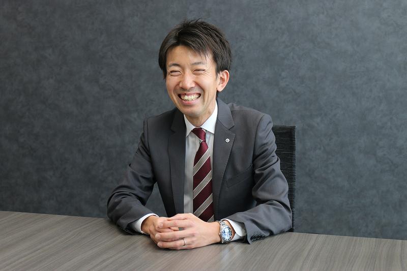 取材に応じた、日立GEベルノバニュークリアエナジー皆川祐輔さん。転職後、充実したキャリアを積んできたと話す。