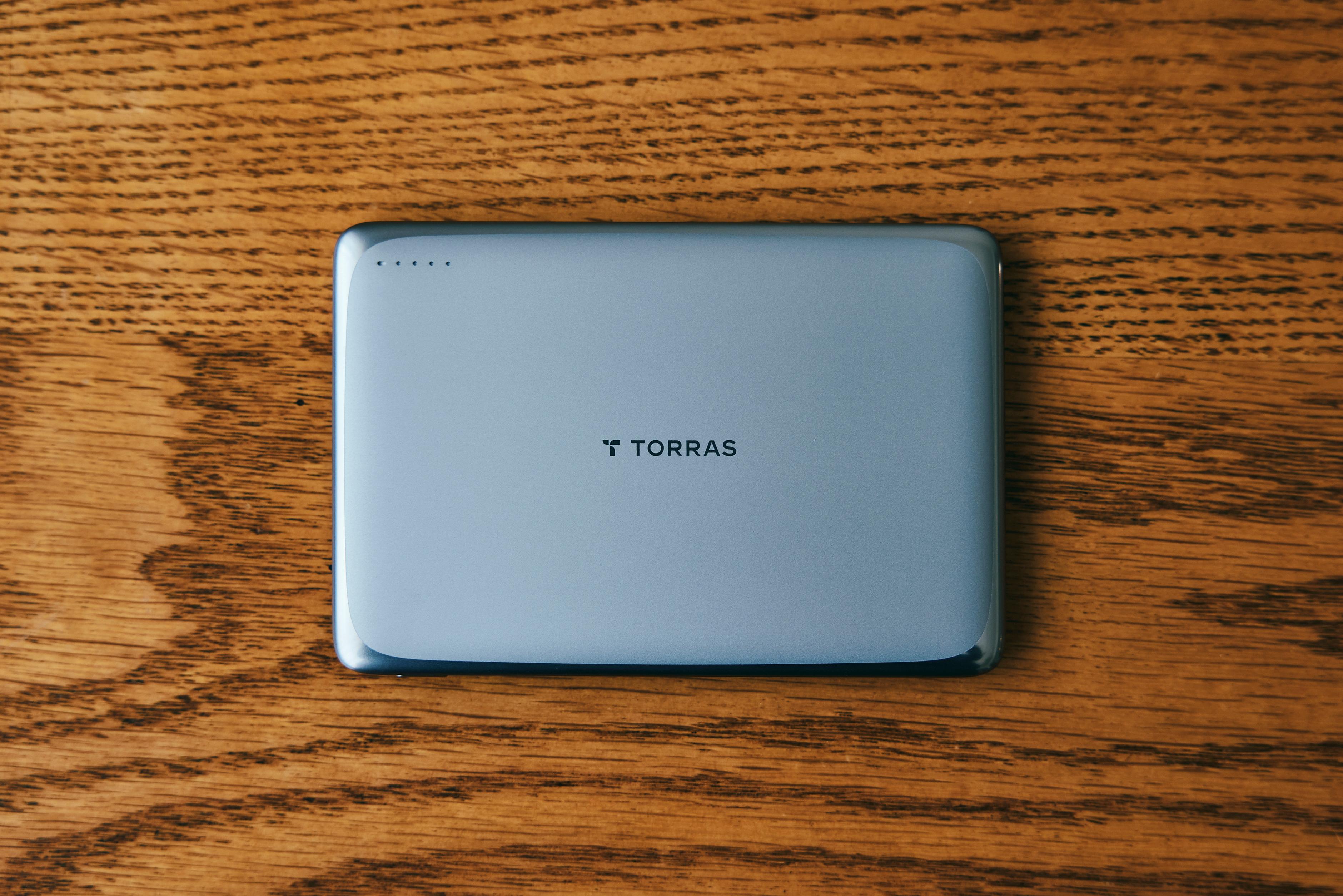 夏、バッグの中身をアップデート。熱を持たない次世代薄型バッテリーで