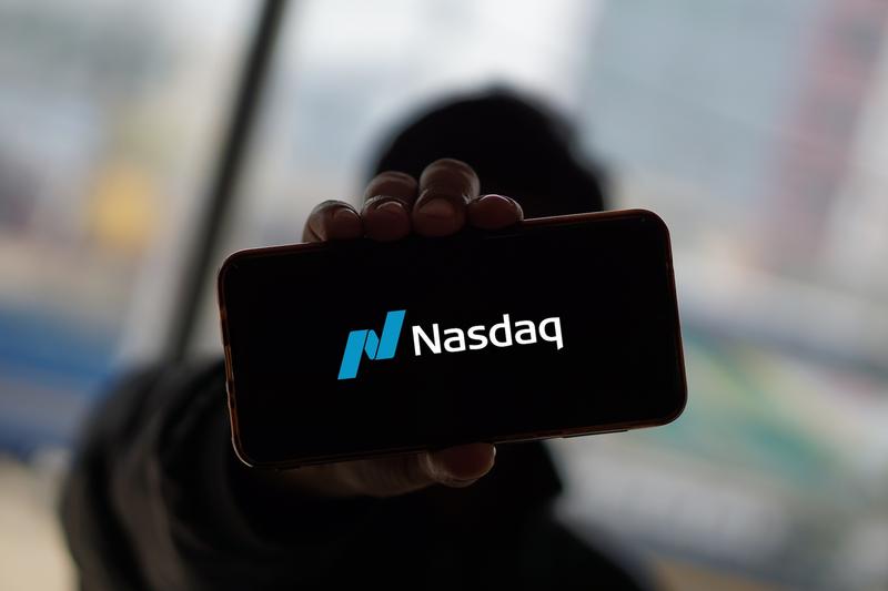 NEXT FUNDS NASDAQ-100Ⓡ(為替ヘッジなし)連動ETFは5月26日を効力発生日として口数分割を実施した。