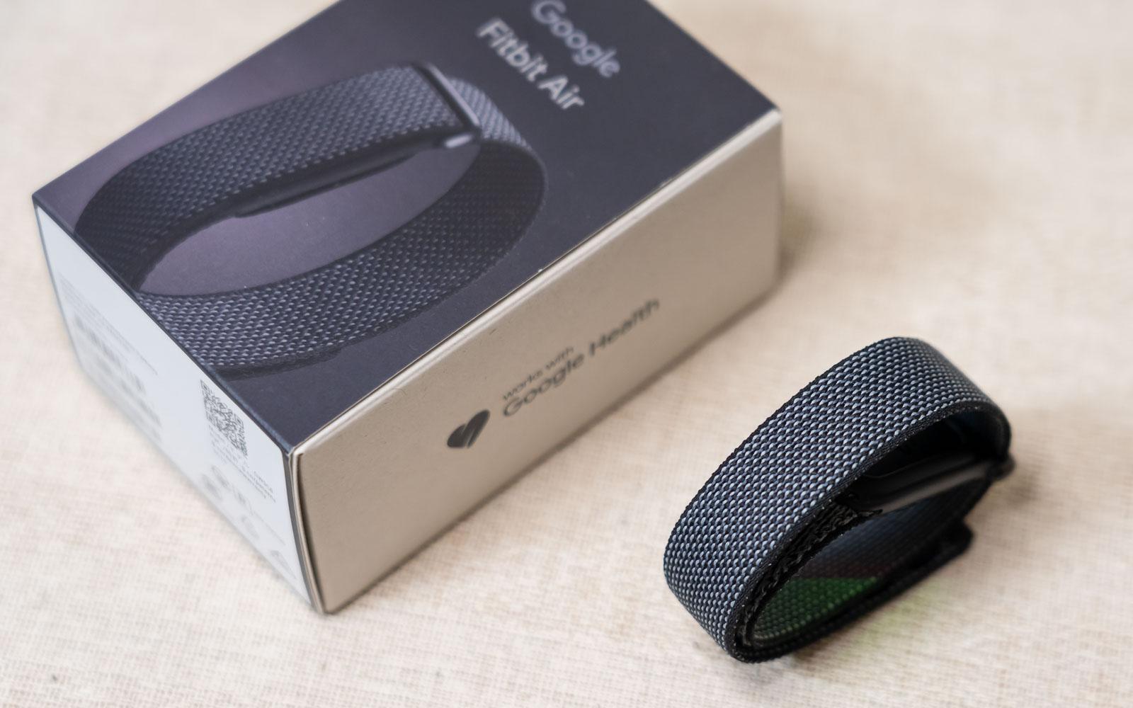 Fitbit Air 本体 10日間使ってわかった「Google Fitbit Air」の実力：わずか10gで7日間