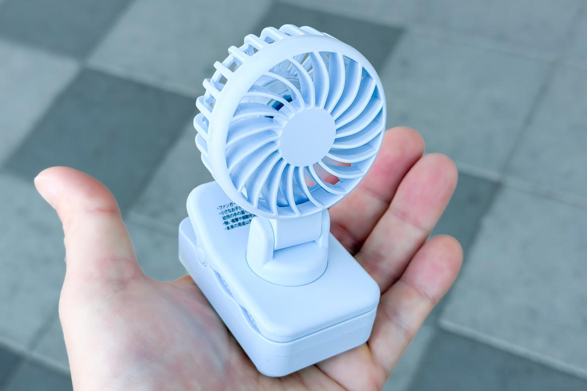 手ぶらで涼しいって最高。日傘にも取付けできる3COINSのミニクリップ