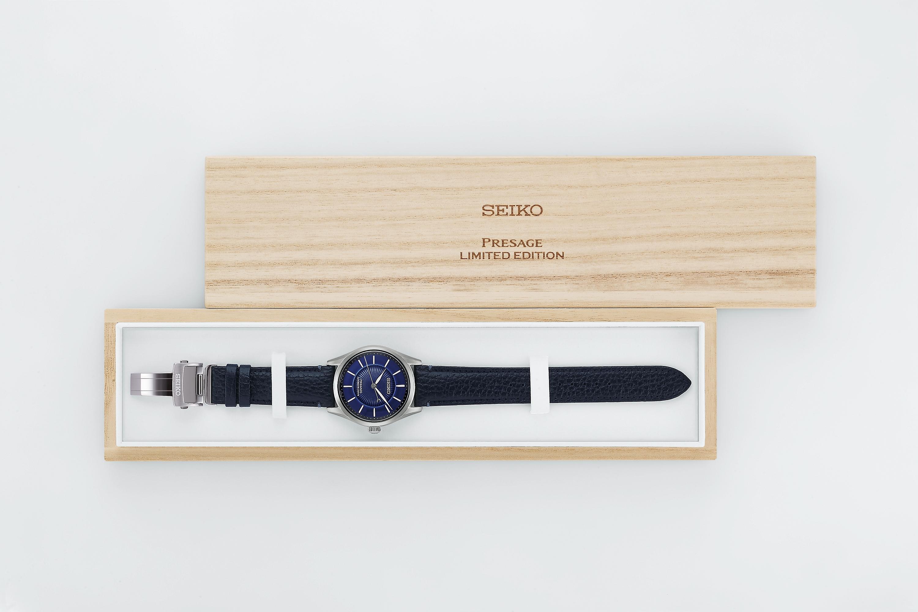 瑠璃色が美しい。文字盤が有田焼。SEIKOの新作 | ギズモード・ジャパン