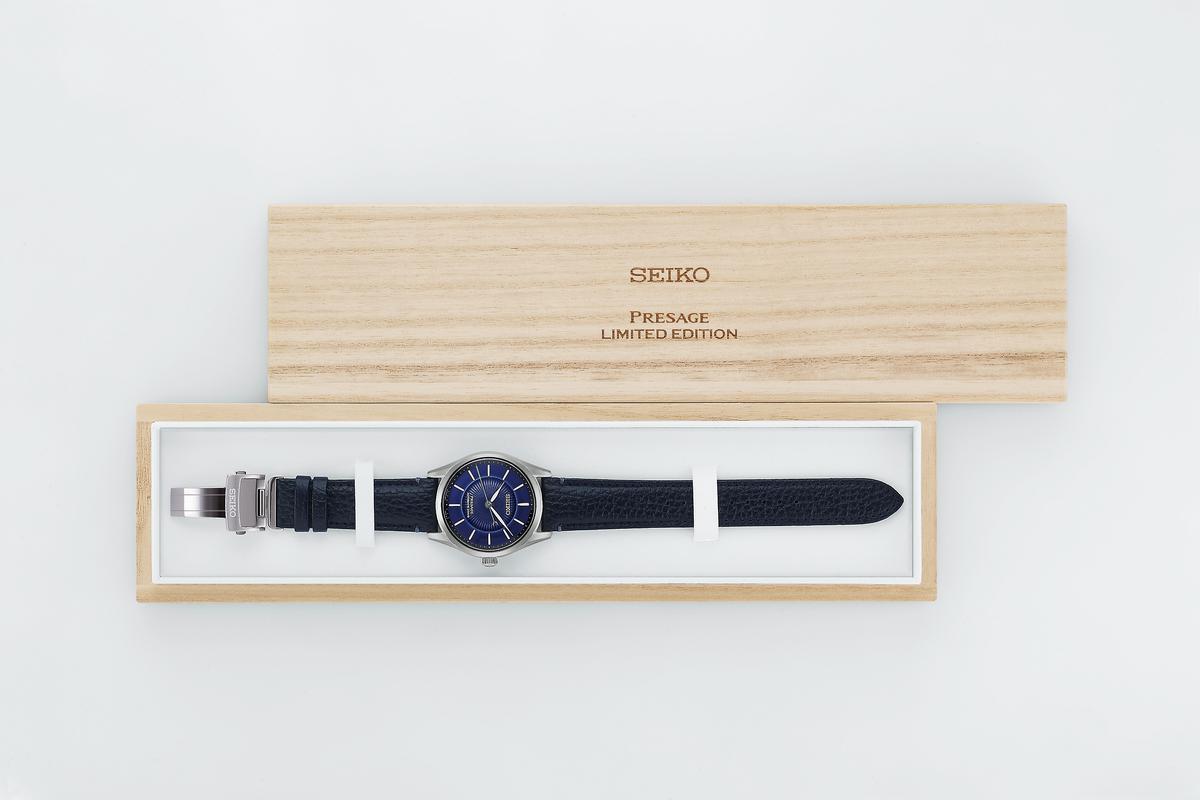 瑠璃色が美しい。文字盤が有田焼。SEIKOの新作 | ギズモード・ジャパン