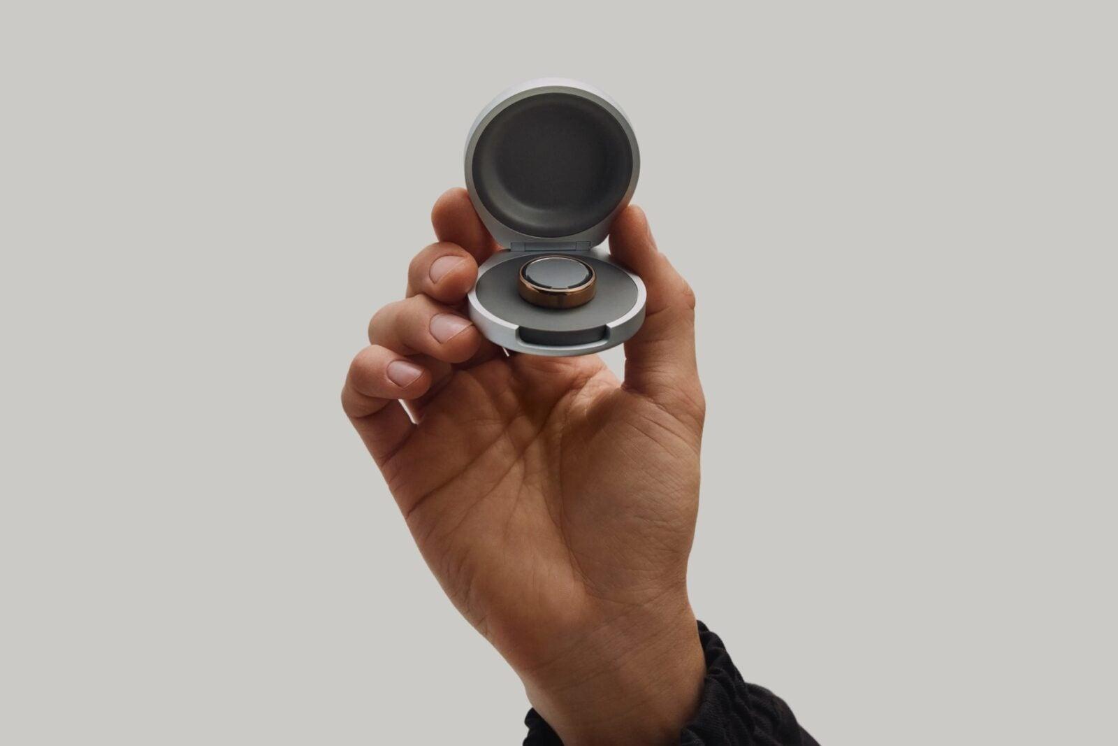 Oura Ring 5」発表。前モデルから40%小型化して世界最小に