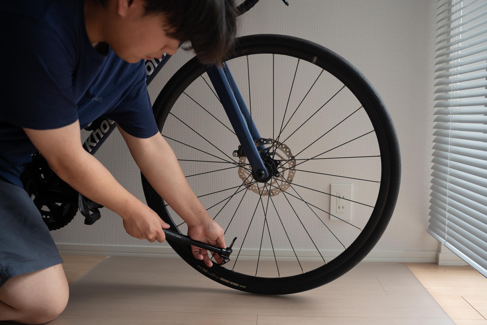 自転車の空気入れ革命を実感。電動ミニポンプ×クリックバルブが快適