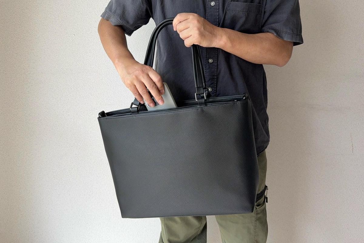 カバンの中で荷物を探す時間が減る。通勤のモタつきを解消するトートバッグの仕組み