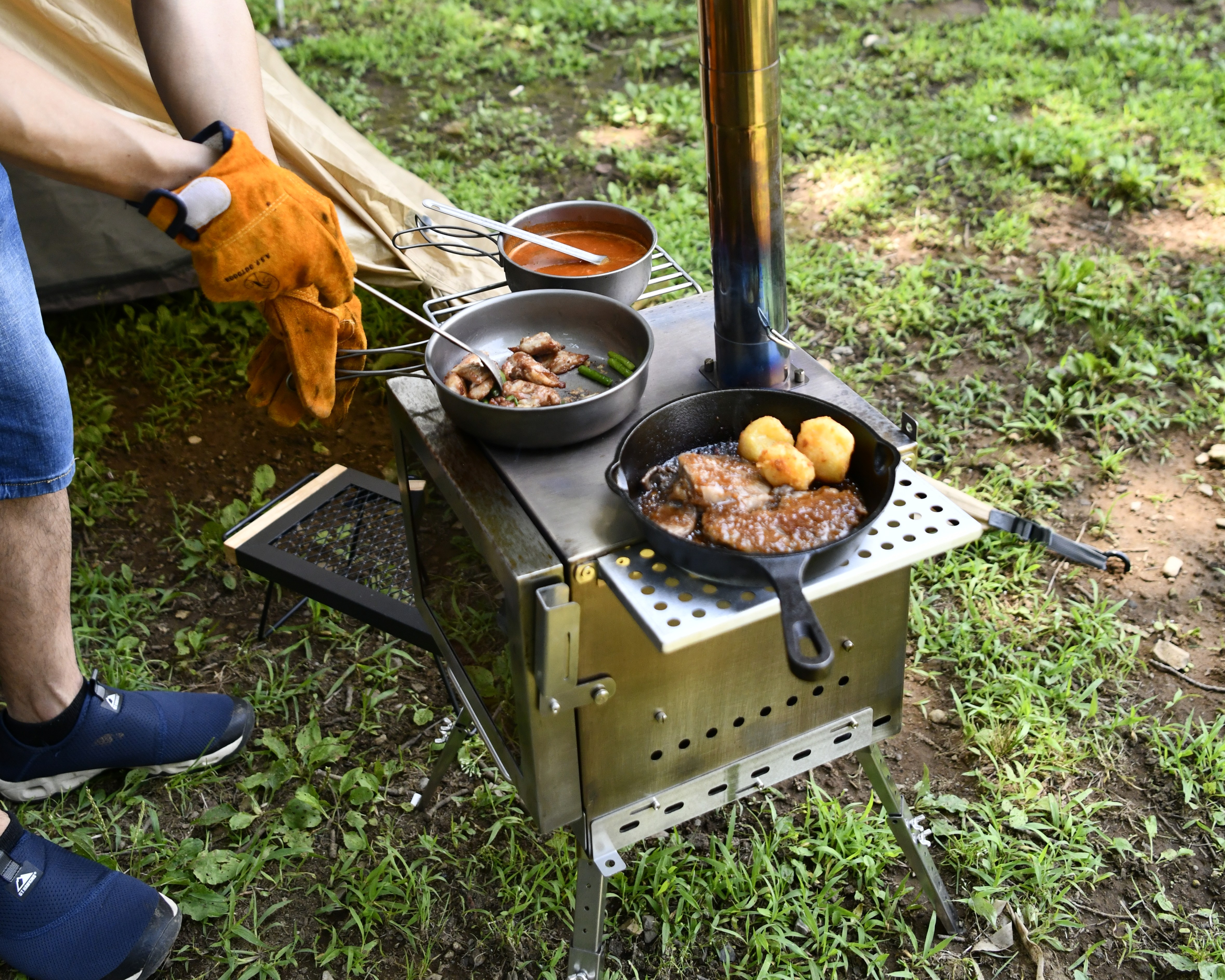 家族で炎を囲んで、ごはんもぬくもりも。そんなキャンプが手軽にかなう
