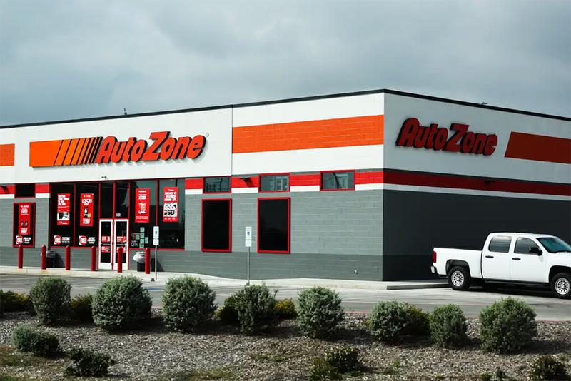 DIY系自動車部品販売大手オートゾーン(AutoZone)の店舗。