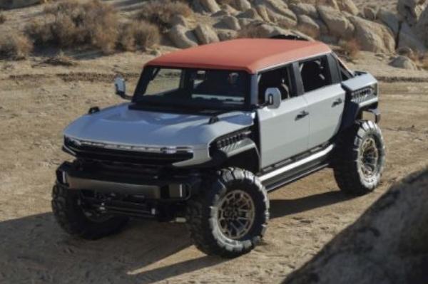 ハマーのコンセプトEV「HUMMER X」。SFマシン感が尋常ではない