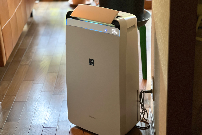 希少レア品！ シャープ 衣類乾燥除湿機 DW-S180C-W コンプレッサ 6L 梅雨・夏場のQOL下げてた「3大悩み」を一掃。シャープの除湿機は旧