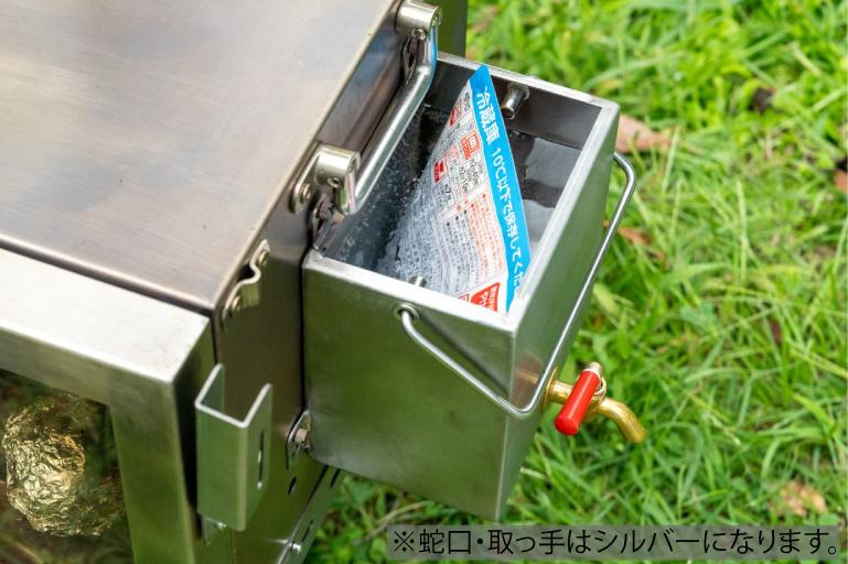 ゆらめく炎を美しく手軽に楽しめる。この薪ストーブ、ちょうどいいが
