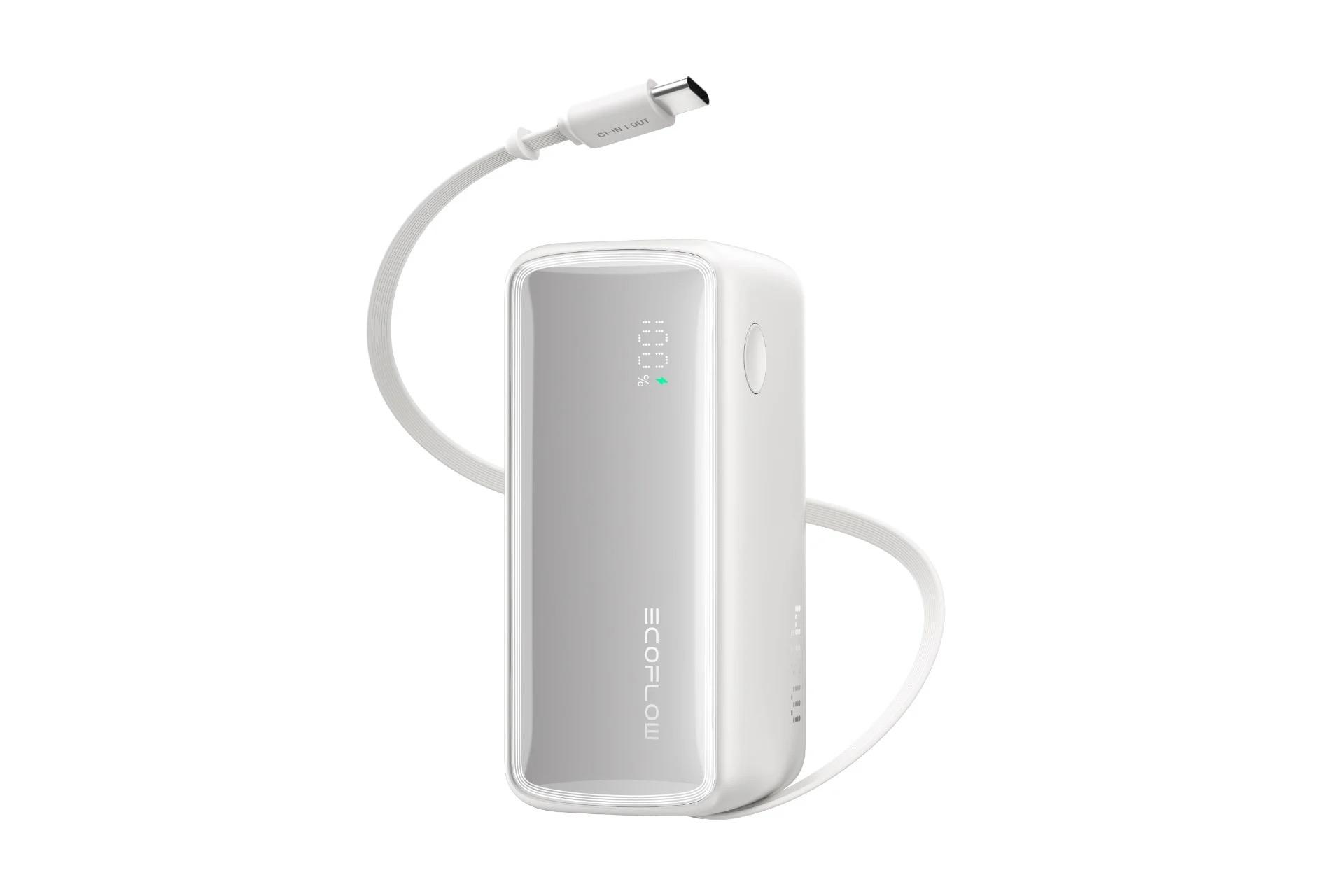 3台同時に充電OK。ケーブルとコンセント一体型のモバイルバッテリー