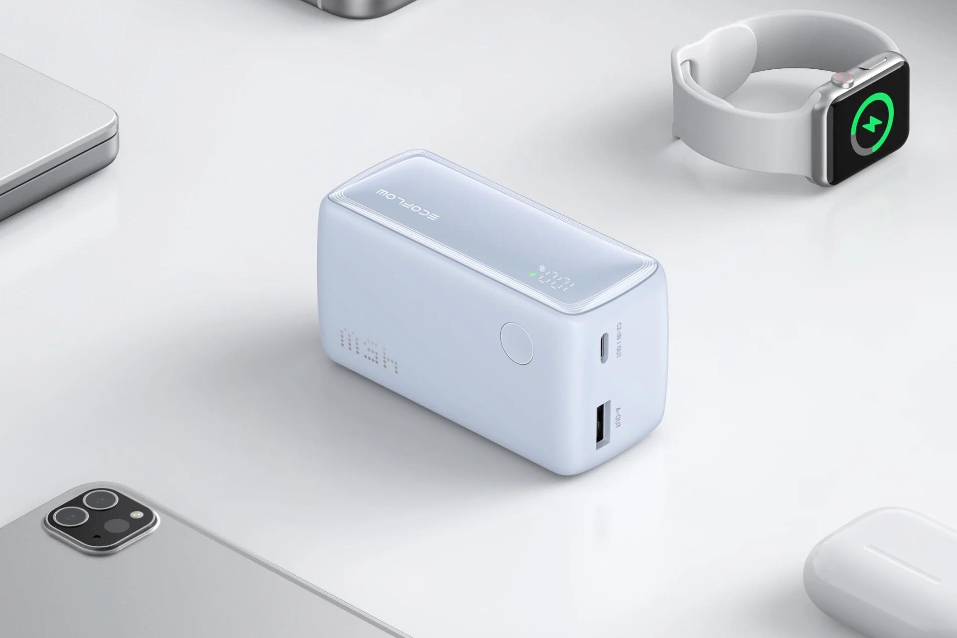 3台同時に充電OK。ケーブルとコンセント一体型のモバイルバッテリー