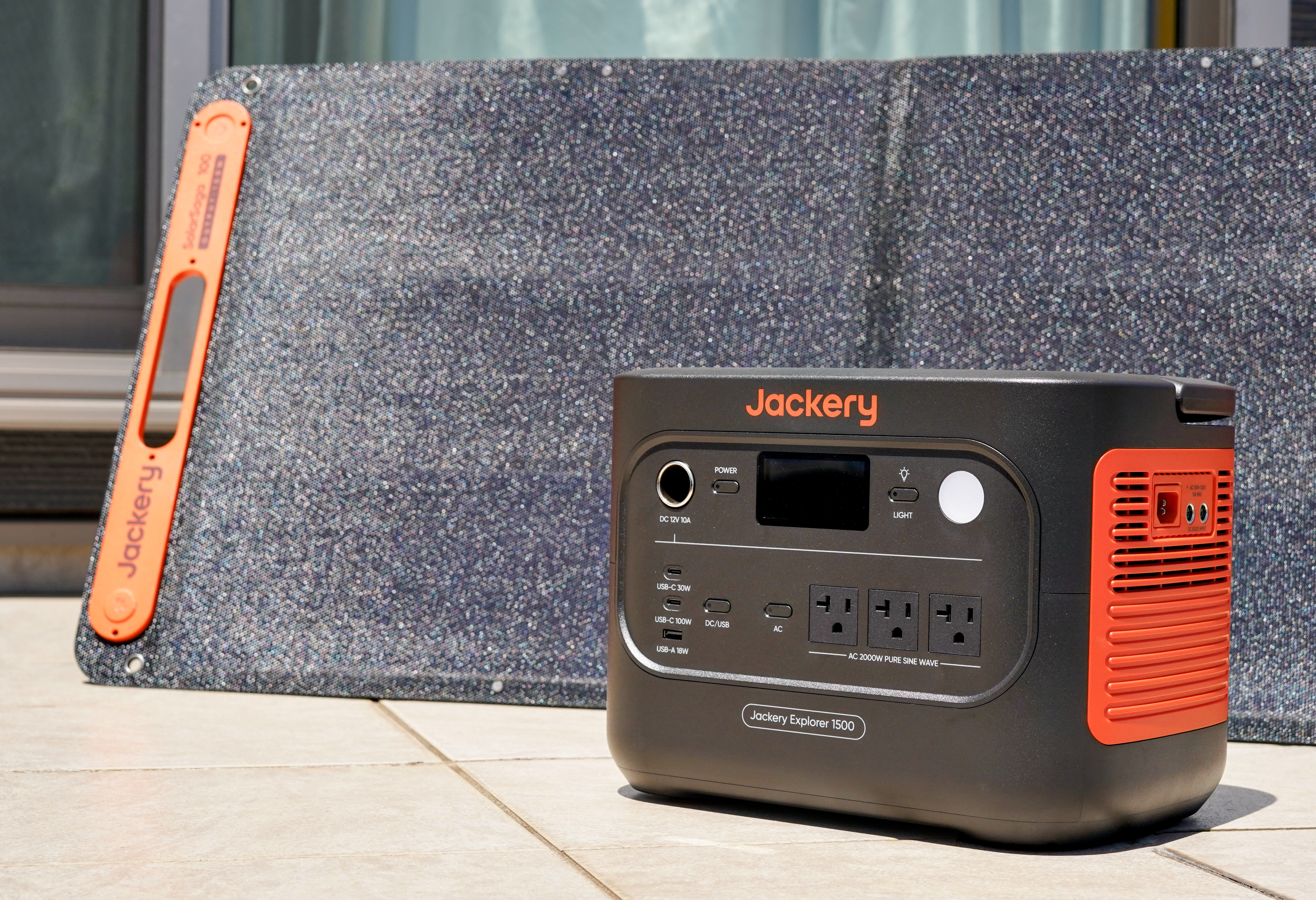 厄介な夏の日差しを「ボーナスタイム」に変えるJackeryの人気モデルが
