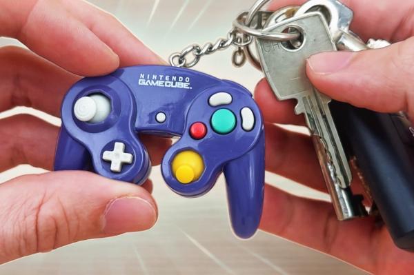 小さくて可愛い。ゲームキューブのキーホルダーをリアルに遊べるよう