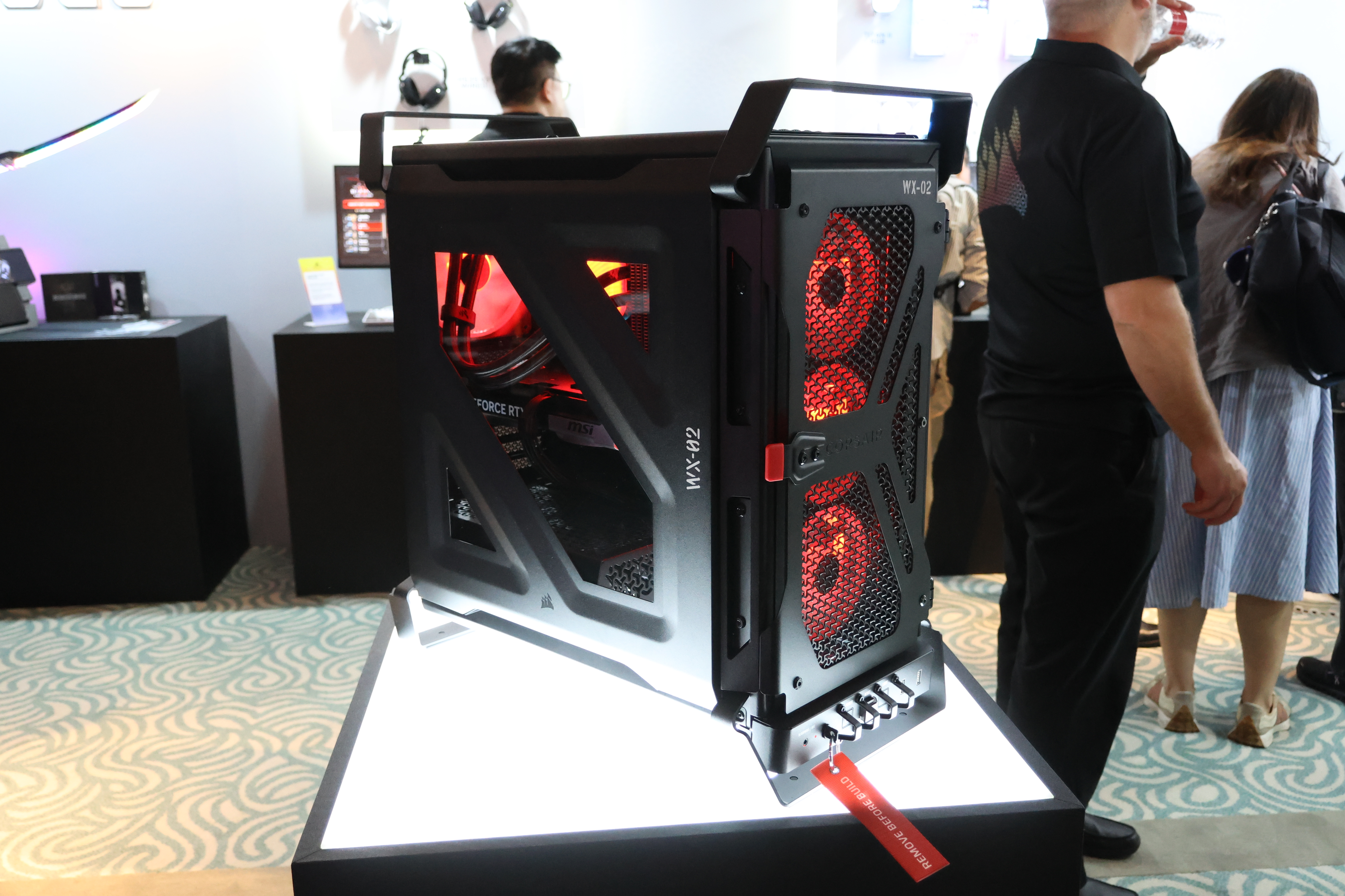 戦闘機モチーフてんこ盛りなPCケースに対する感想なんて「カッコいい