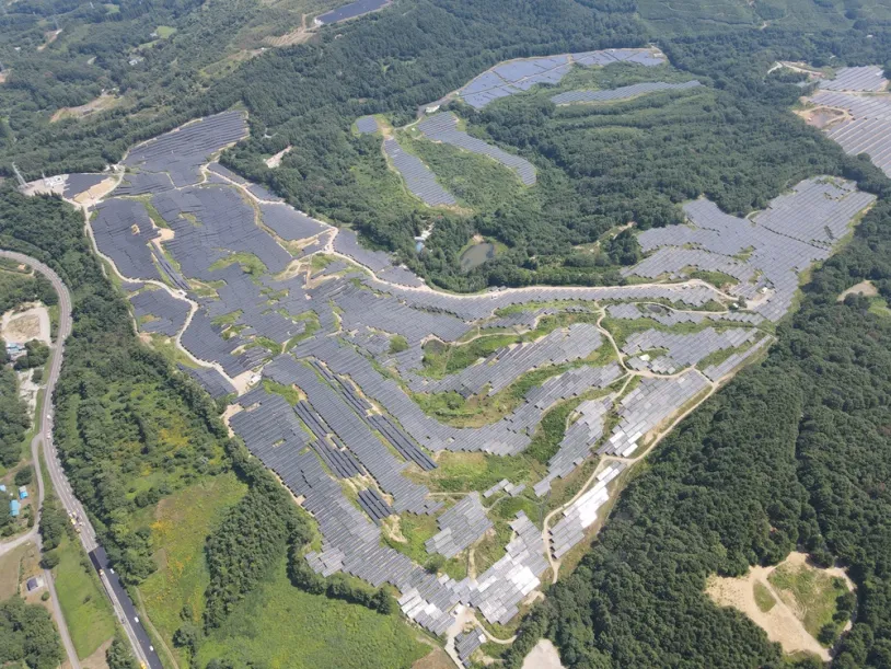 福島のゴルフ場、いつのまにか6万3千枚のソーラーパネルになってた | ギズモード・ジャパン