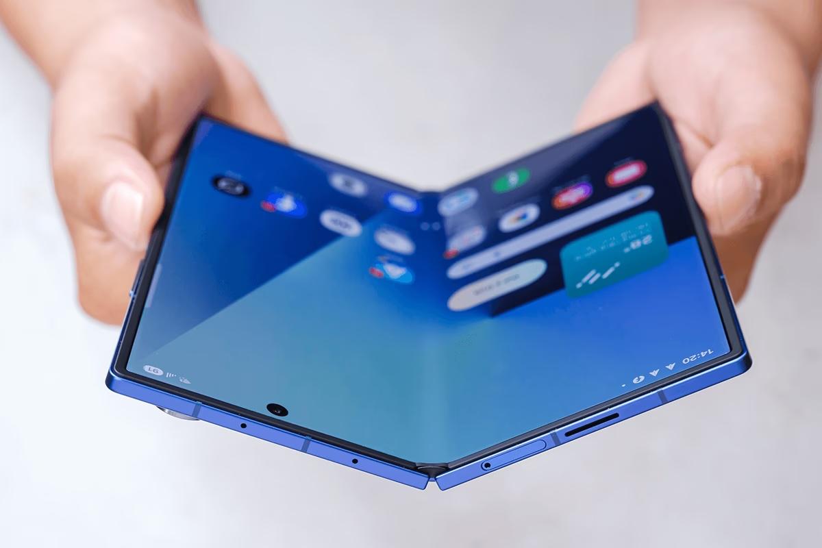サムスンの折りたたみスマホ「Galaxy Z Fold」が「Ultra」に名称変更で