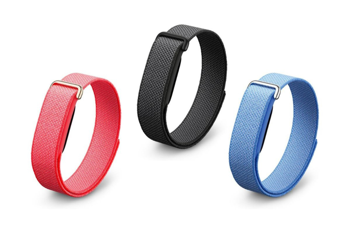 たった5.2gのフィットネストラッカー「Fitbit Air」