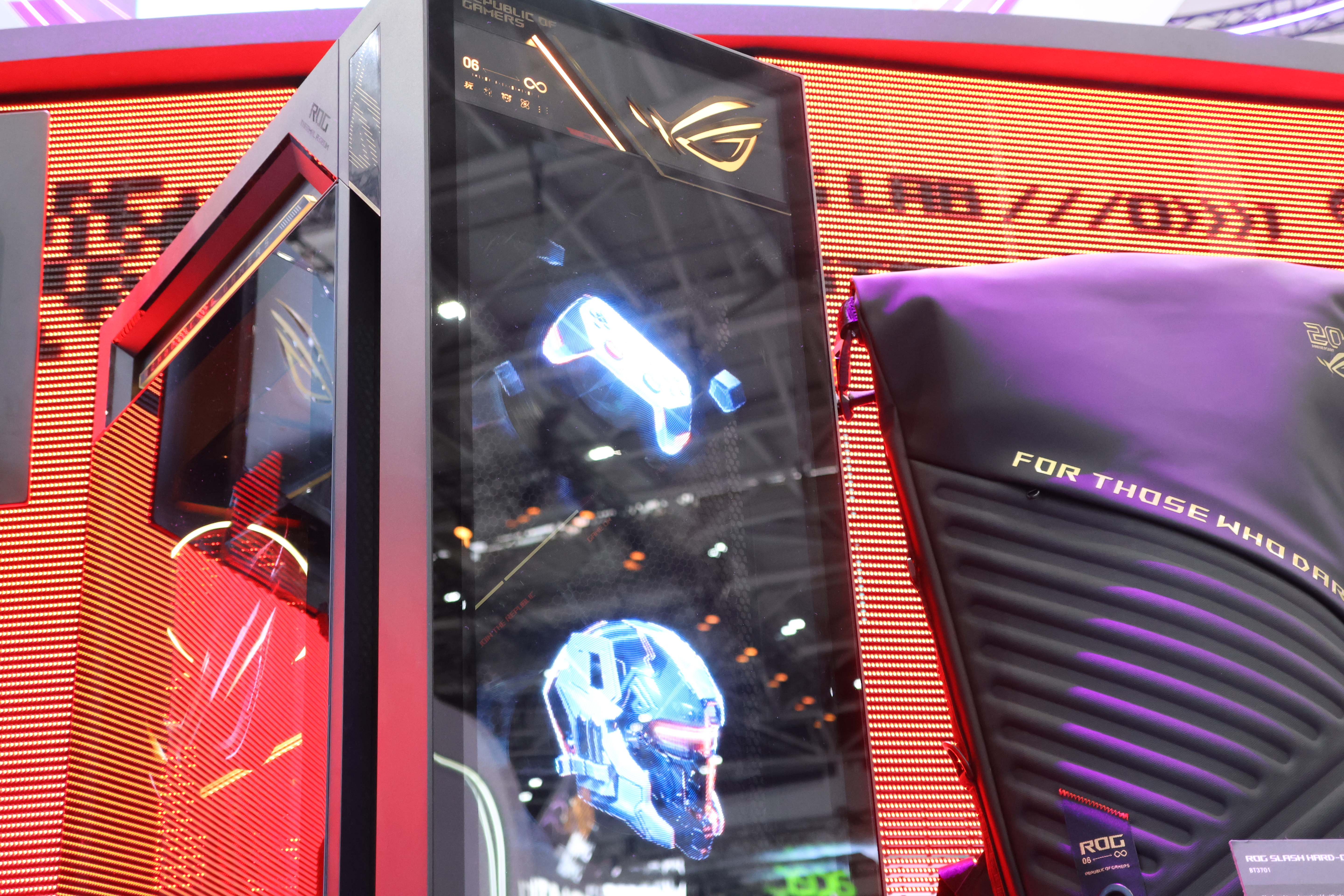 ASUS「ROG」の20周年ゲーミングPCはホログラム搭載で未来感マシマシ