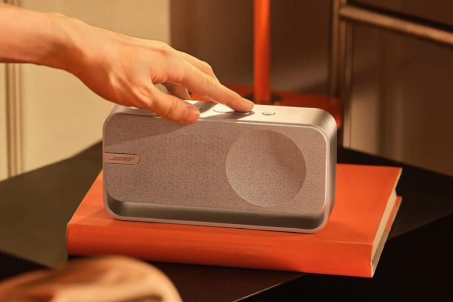音質もデザインも妥協しない。最長9時間音楽を楽しめるBoseの小型