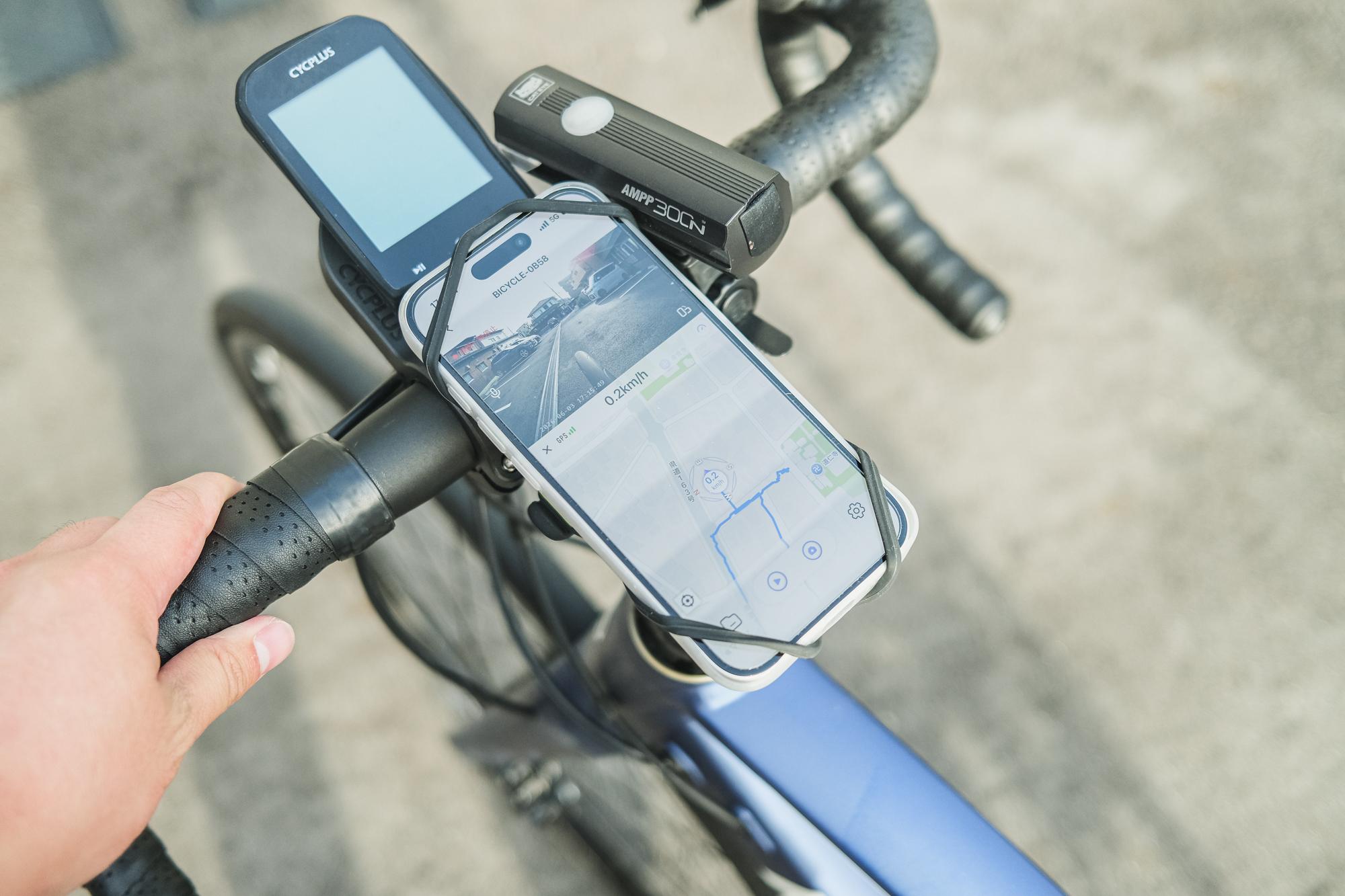 後ろから迫る車が怖い、自転車の車道走行。お手頃価格のリアカメラで