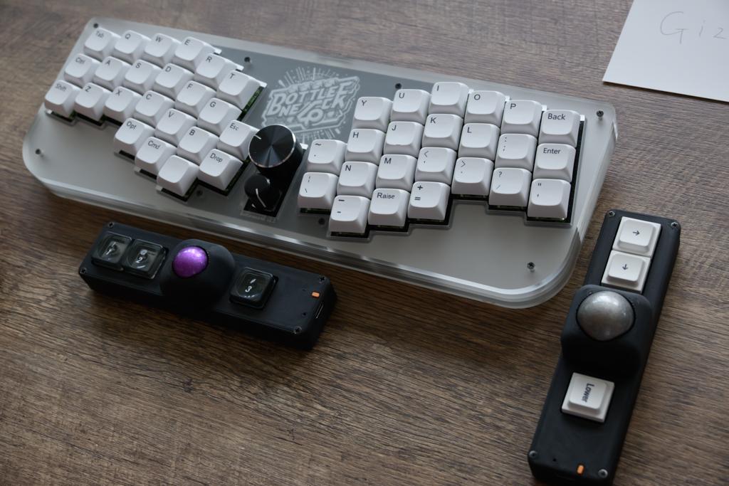 Keychronの分割キーボードやトラックボールを日本で初展示。わいわい