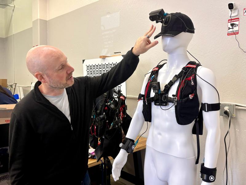 インスタワークのロボティクス部門責任者、アーロン・ブロンバーグ。