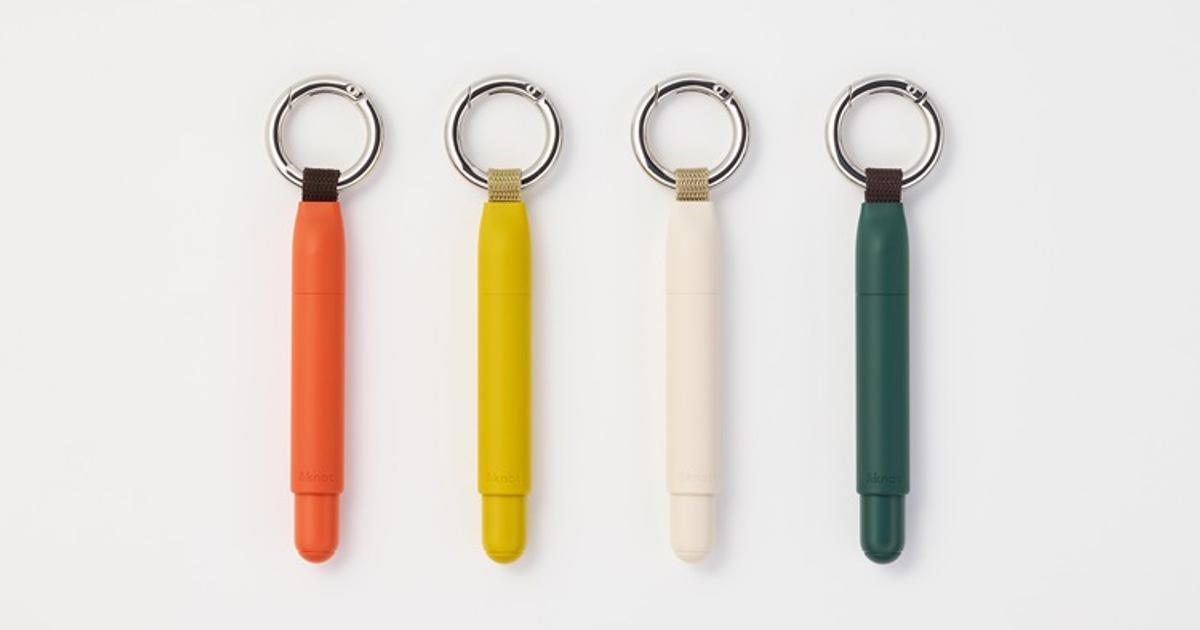 見た目もかわいい「カラビナ付きジェットストリーム」。キーホルダー感覚でペンを持ち運べる