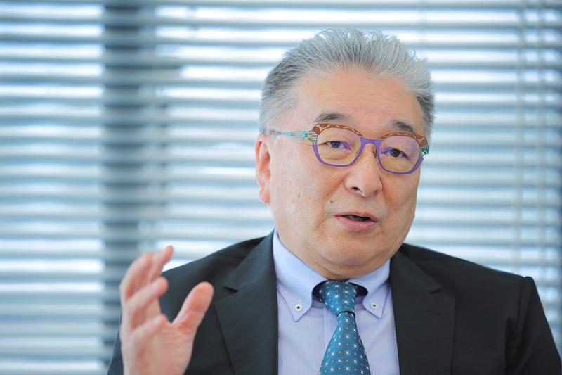 宮澤一洋（みやざわ・かずひろ）／ウェルネット代表取締役社長。メーカー勤務などを経て、1996年に現ウェルネットの決済事業立ち上げに参画。事業開発担当取締役として、日本初のペーパーレスコンビニ決済や航空券のQRコード認証システムなどを構築し、同社を決済代行のパイオニアへ導く。2009年より現職。近年はITを活用したMaaS事業などDX推進をけん引する。