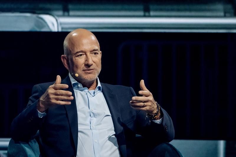 アマゾンの創業者ジェフ・ベゾスは、工学や製造業向けのAIを開発するスタートアップ、プロメテウスで共同CEOを務めている。2021年にアマゾンのCEOを退任して以来、初めてのCEO就任だ。