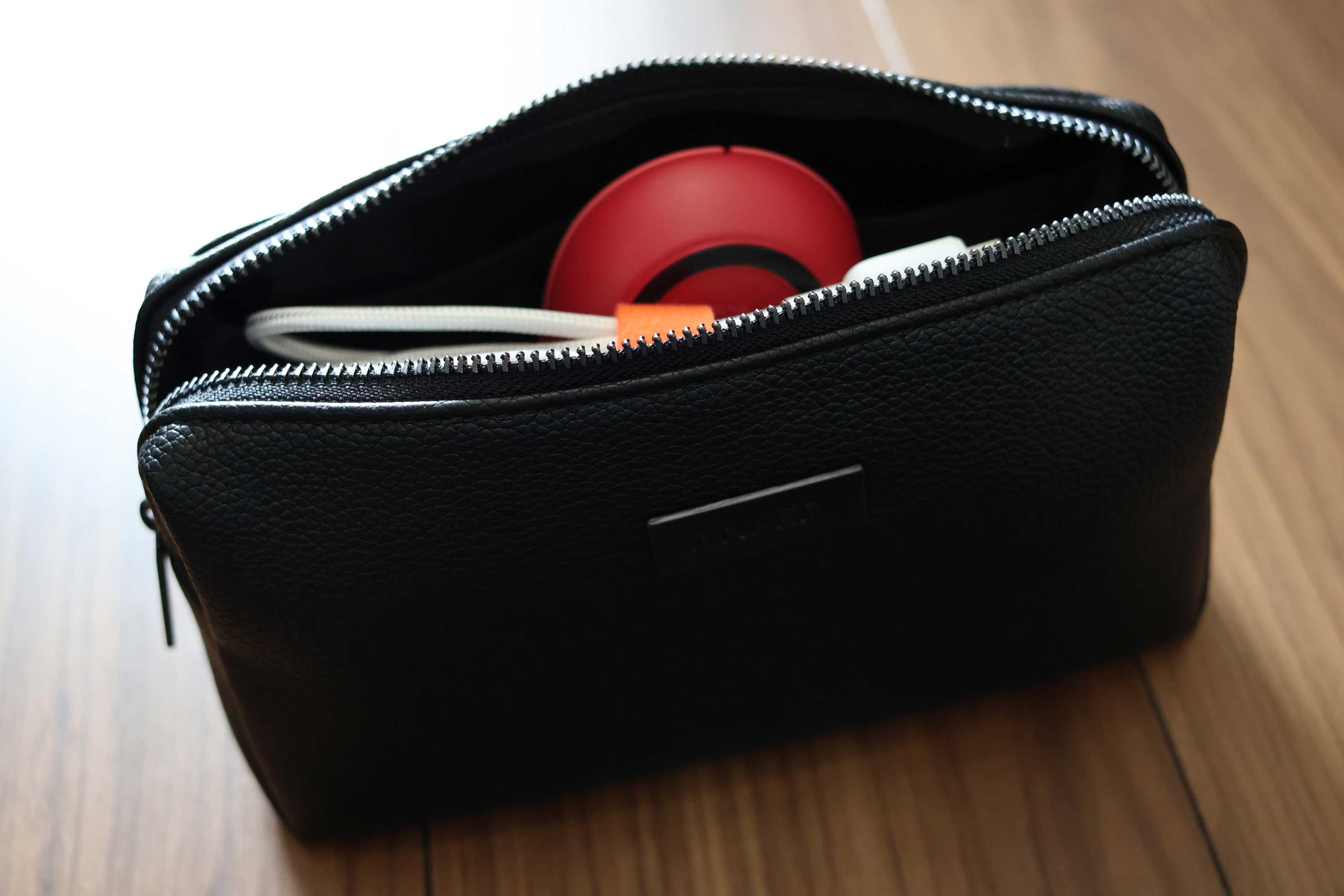 Ankerの新作、熱量たかめ。かっこよすぎる「耐火ガジェットポーチ」が