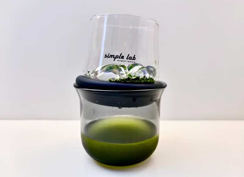 お湯が、すぐ下に落ちない。空気圧でお茶を淹れるガラス茶器の仕組みが