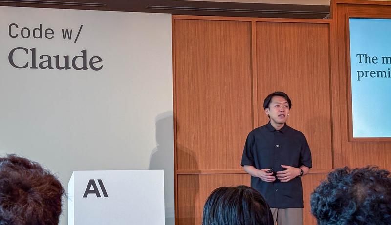freeeの共同創業者でCAIO(最高AI責任者)の横路隆氏。13年間務めたCTOを後任に譲り、この1月からAIに全振りするべくCAIOに就任した。