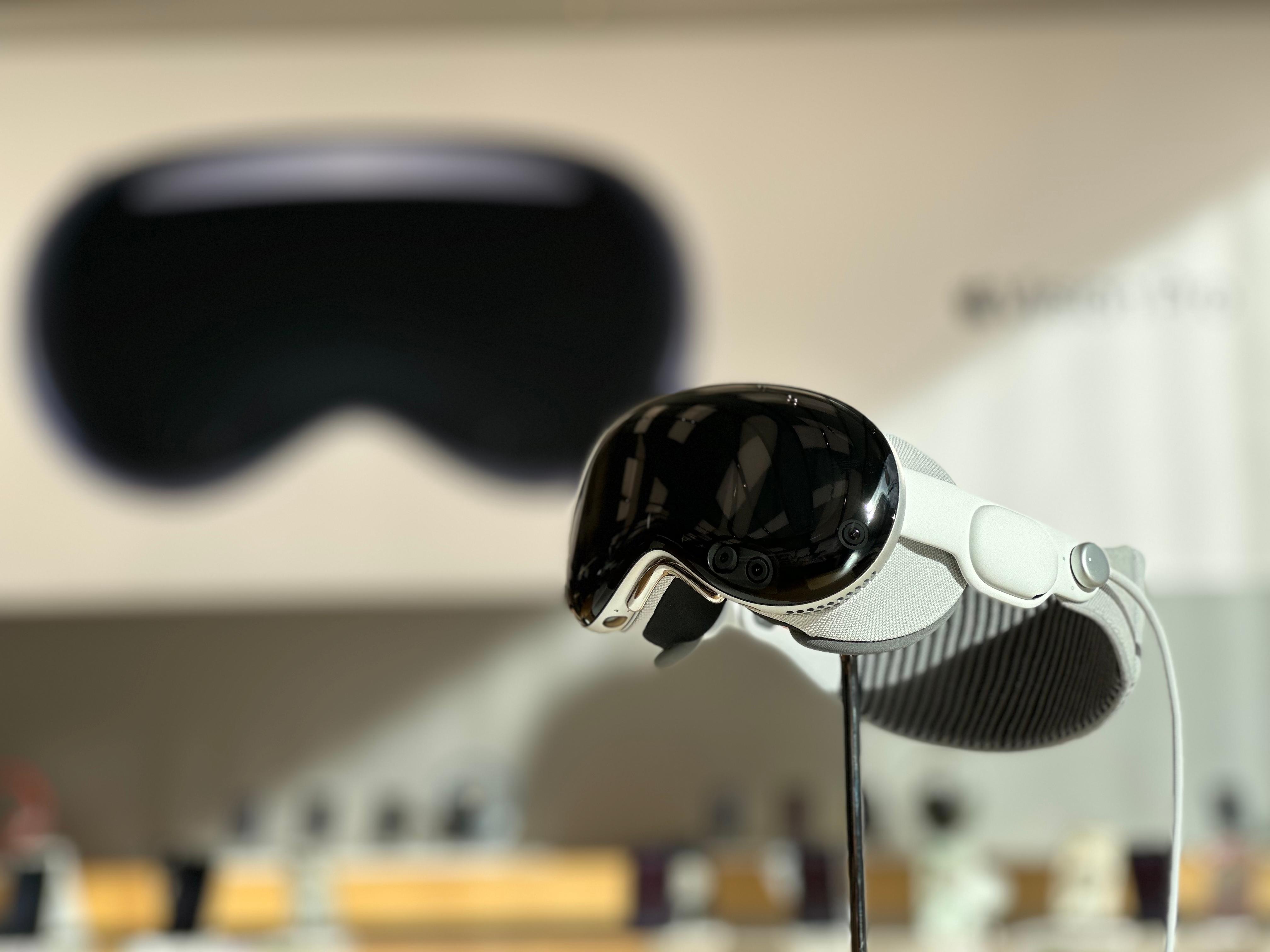 Vision Pro、終了に向けて外堀埋められはじめてる…？ 公式の専用ケース