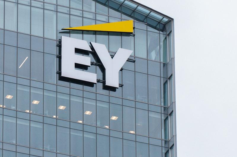 EYのロゴ