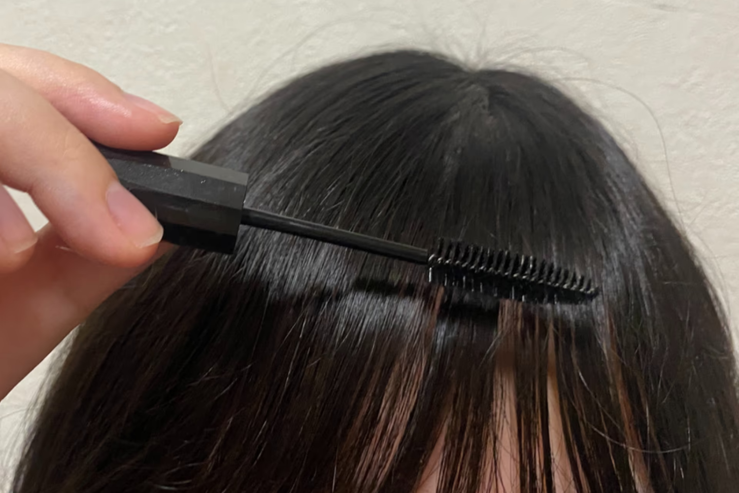 くたびれて見える…湿気によるパヤ毛を新発想の「ヘア用マスカラ」で