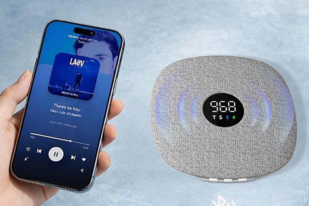 スマホを寝室に持ち込みたくない人へ。microSD再生ができる薄型