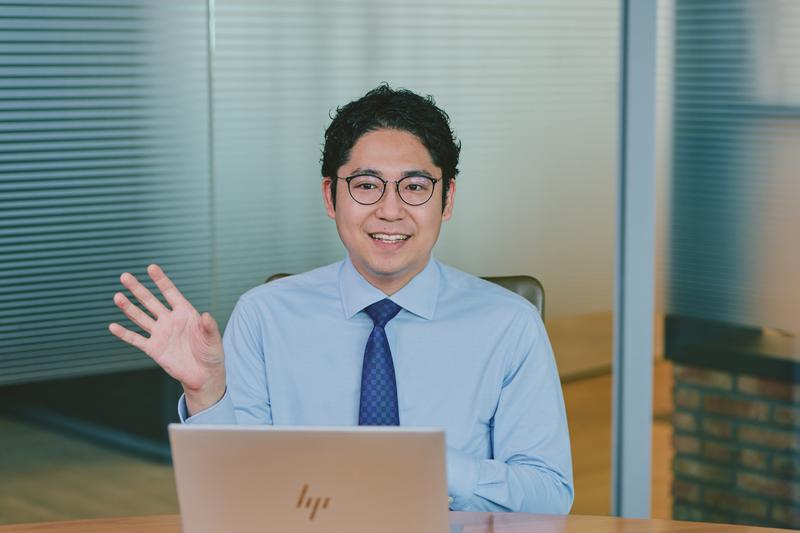 アクセンチュアの中沢悠(なかざわ・ゆう)さん。生命保険会社の営業を経験後、プログラミングスクールで学習しIT領域へ転向。QA(品質保証)会社でのITテスト工程・PMO業務を経て、2024年にアクセンチュアへ入社。