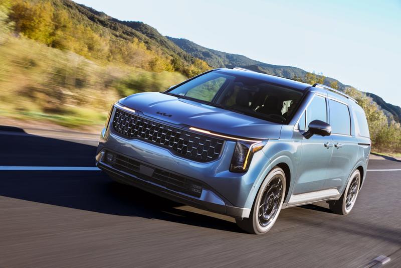 KIA・カーニバル。