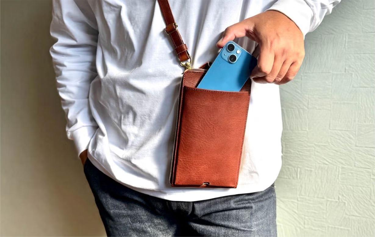 財布があるからバッグは手放せない」は終わり。8ポケットの本革スマホ