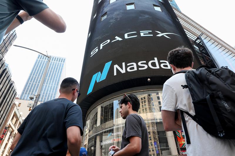 2026年6月12日、SpaceXが米ナスダック市場に上場した。